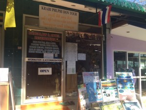 Puerta de agencia seria donde contratamos excursión