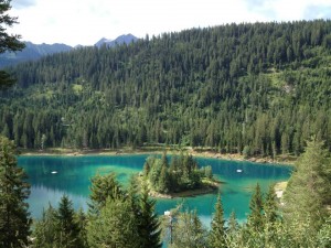 Lago Caumasee Flims, en el Cantón de los Grisones (Suiza)