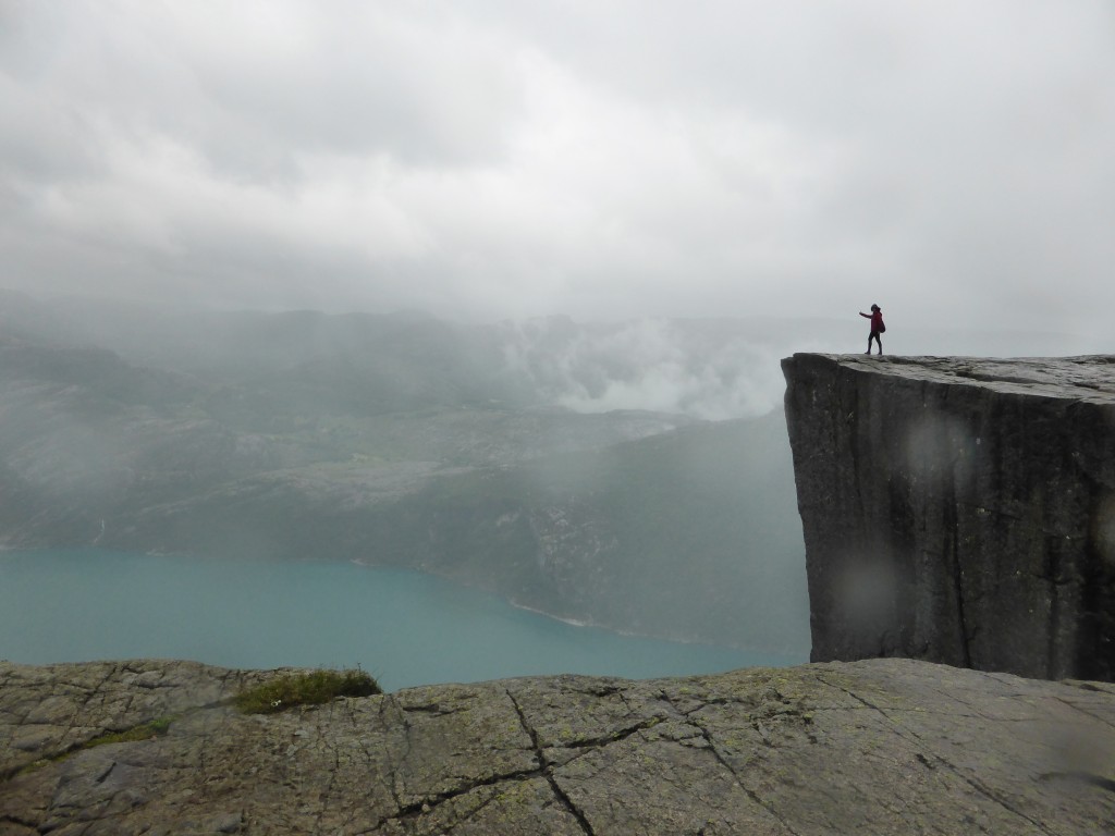 Sola en el Preikestolen. Momentos que no se pueden comprar con dinero