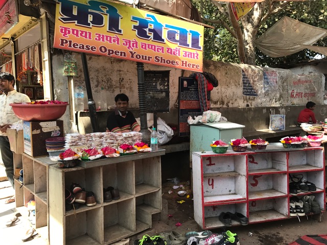 Guarda-zapatos en Pushkar