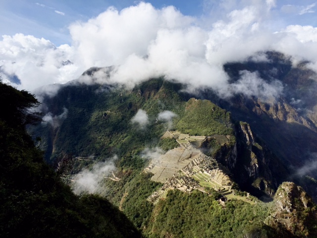 Vistas con niebla desde el Huaynapichu