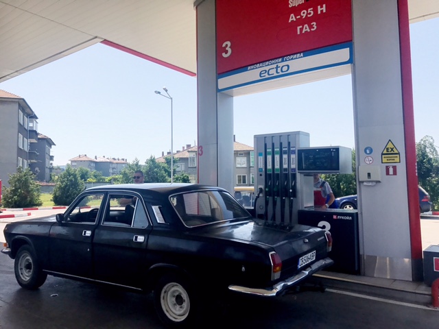 Reminiscencia de coches soviéticos en ruta