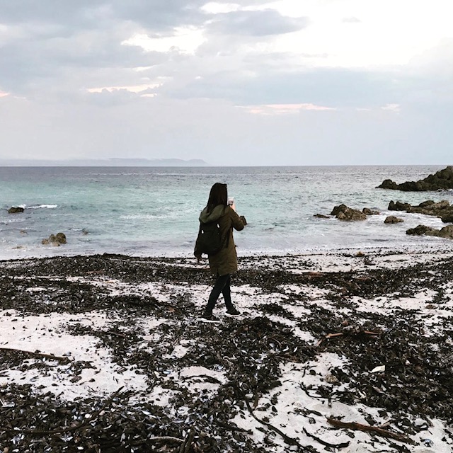 Playa de arena blanca en Hermanus en mayo