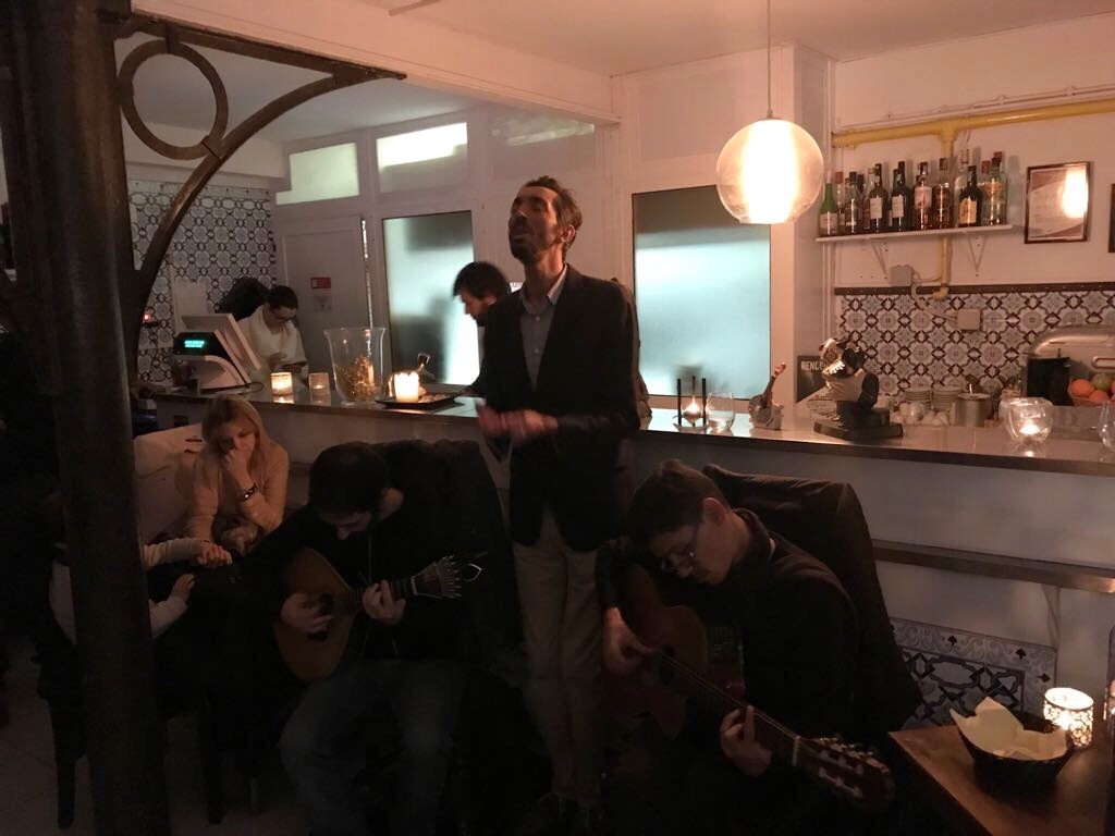 Actuanción en Coracao de Alfama,