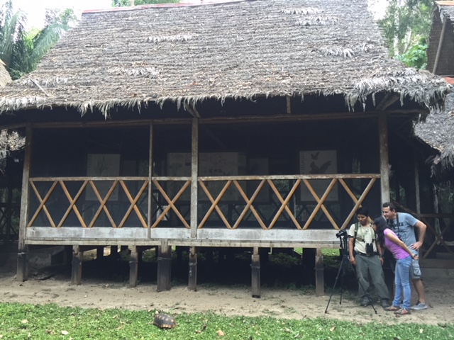 Sesión de fotos en Inkaterra con nuestro guía y compañeros